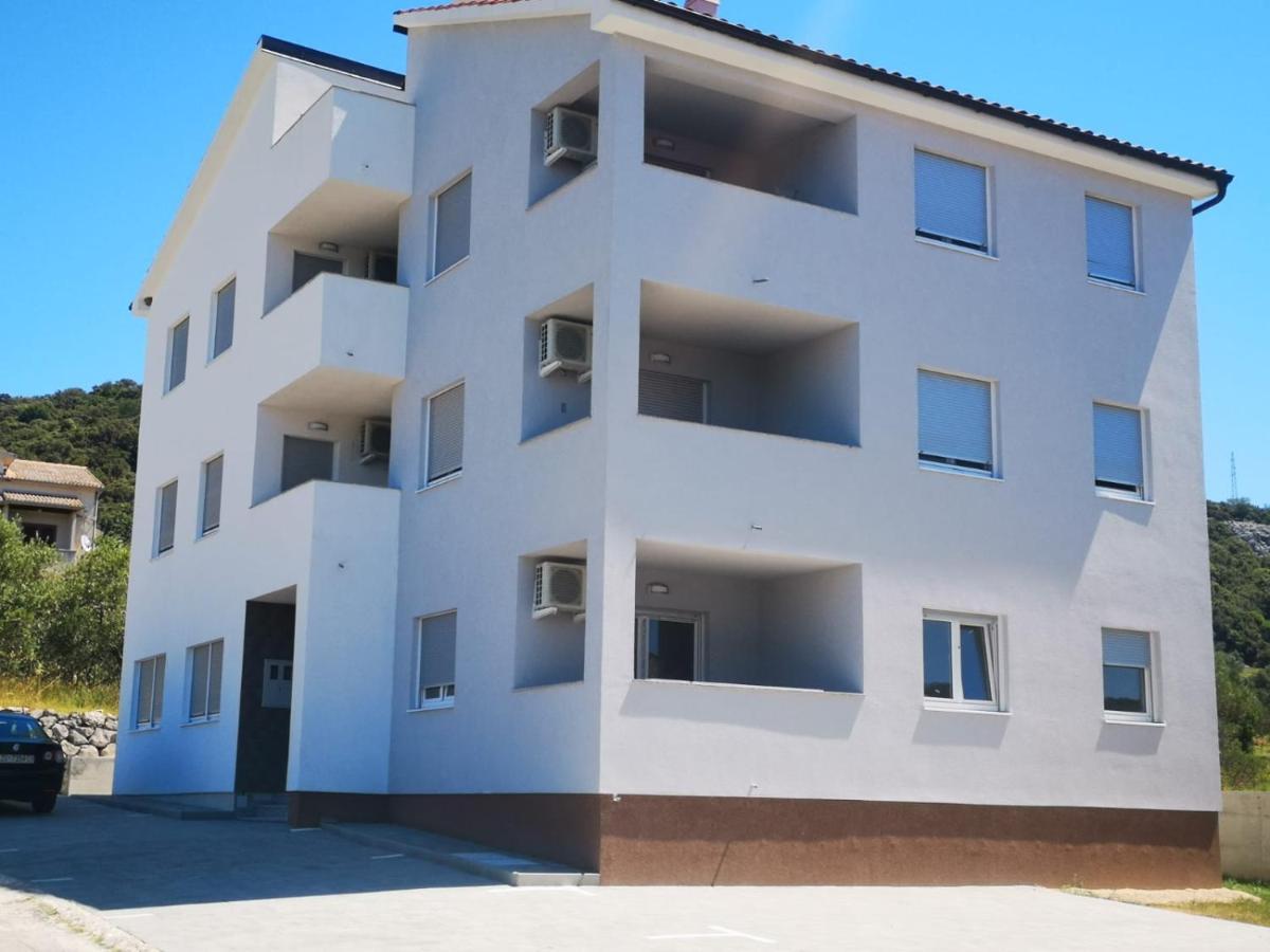 Navis Supetarska Draga